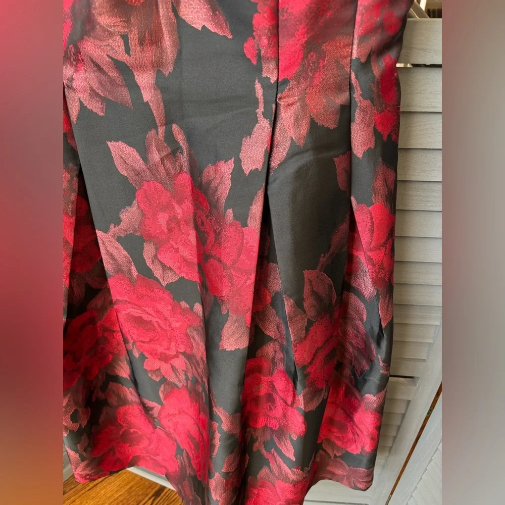 Tahari ASL Arthur S. Levine Black and Red Floral Pleated Dress Size 14 - Picture 4 of 6
